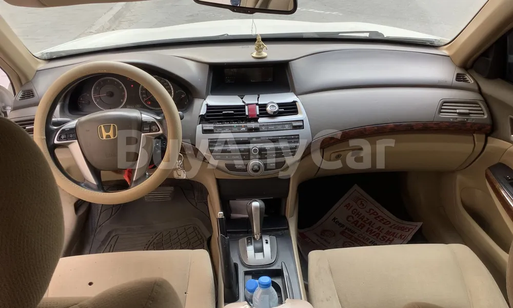 Vehicle photo 8