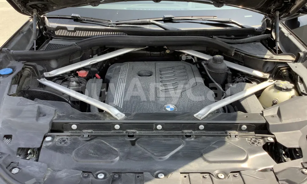 Vehicle photo 6