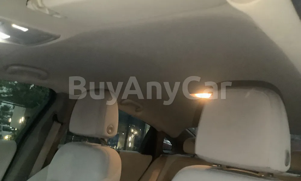 Vehicle photo 8