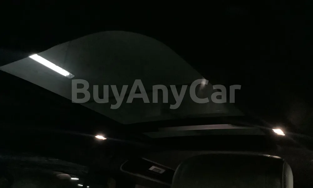 Vehicle photo 9