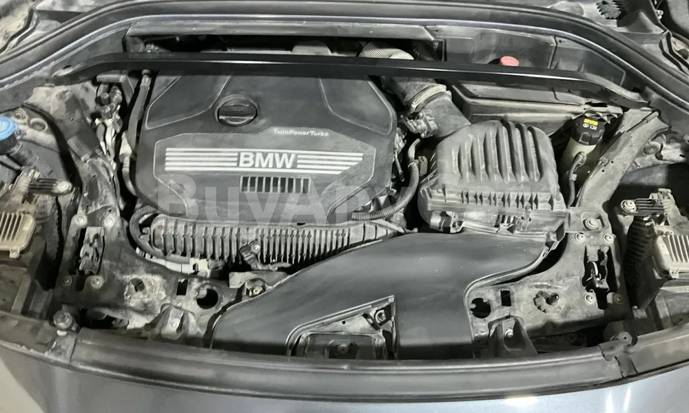 Vehicle photo 6