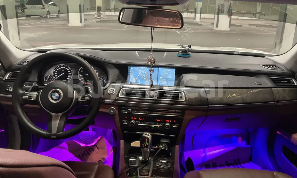 Vehicle photo 8