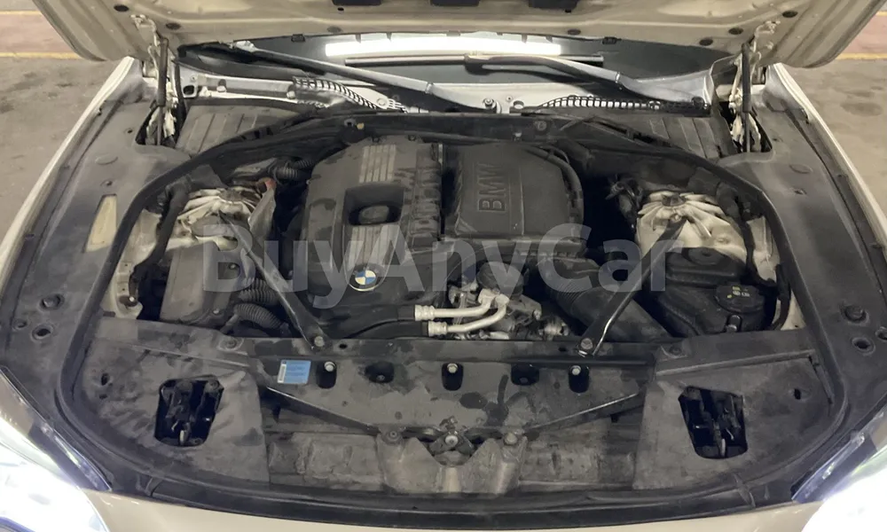 Vehicle photo 7