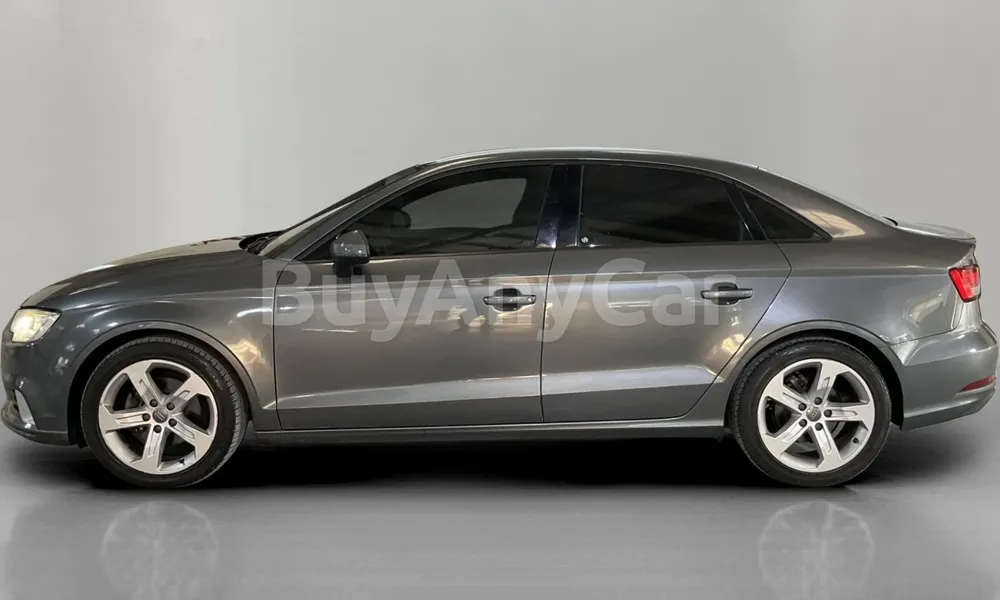 Vehicle photo 5