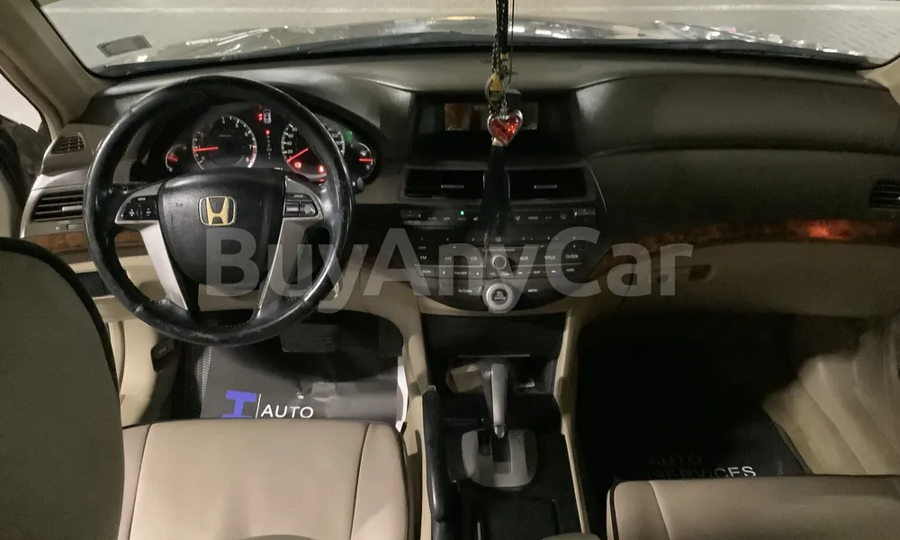 Vehicle photo 8