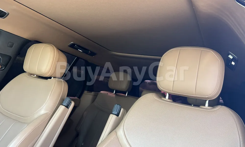 Vehicle photo 9