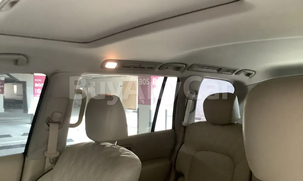Vehicle photo 9