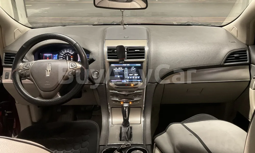 Vehicle photo 7