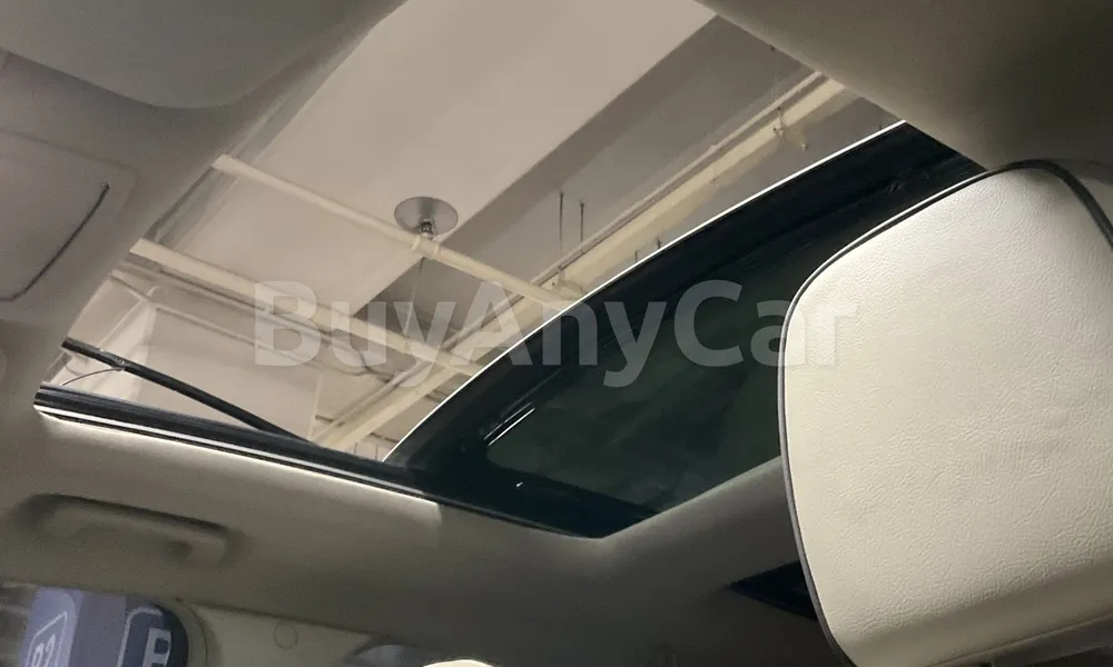 Vehicle photo 9