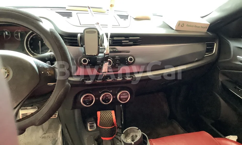 Vehicle photo 8
