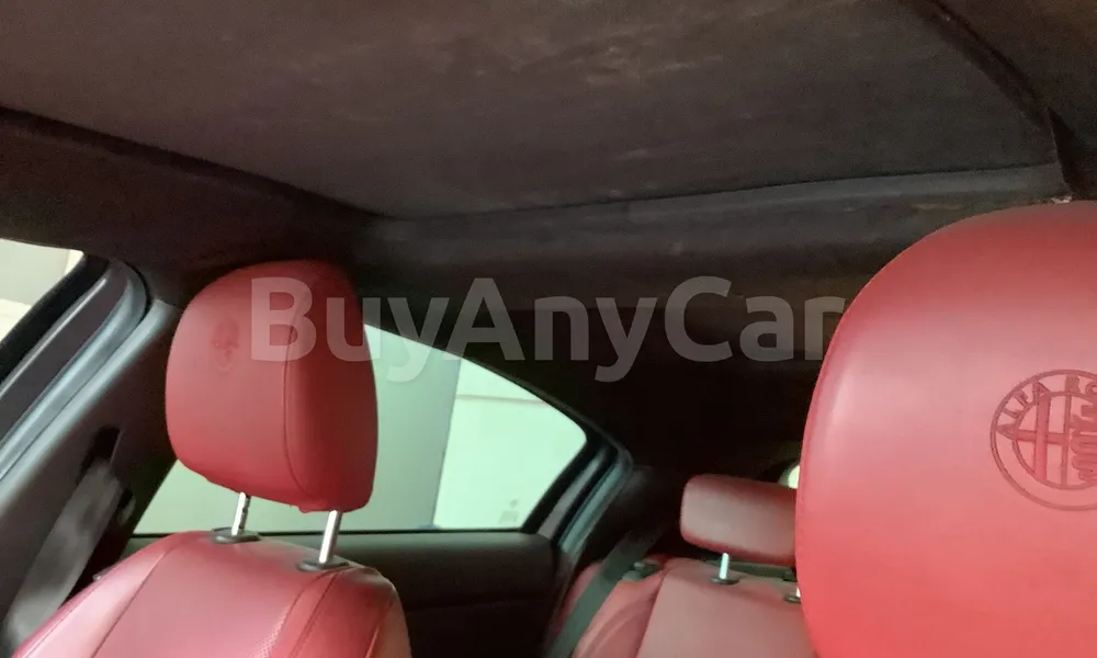 Vehicle photo 9