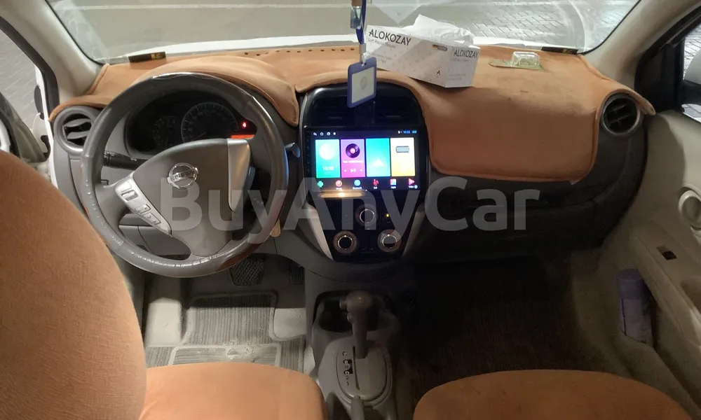 Vehicle photo 9