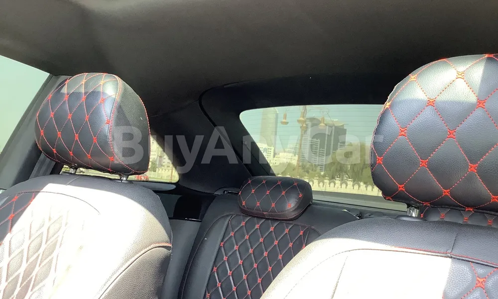 Vehicle photo 9