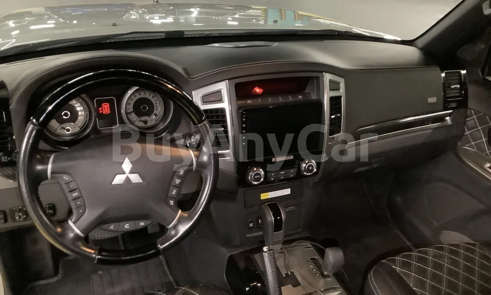 Vehicle photo 9