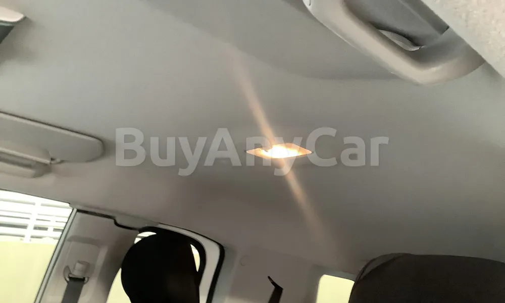 Vehicle photo 9