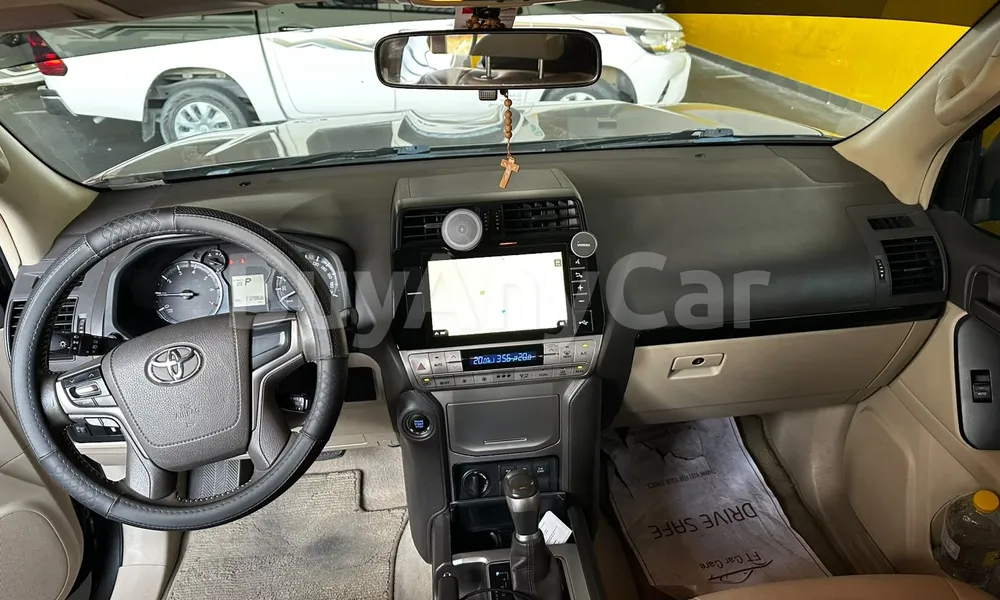 Vehicle photo 9