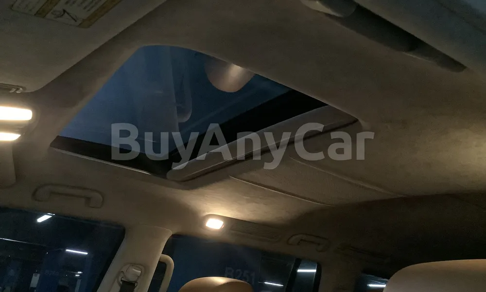 Vehicle photo 9