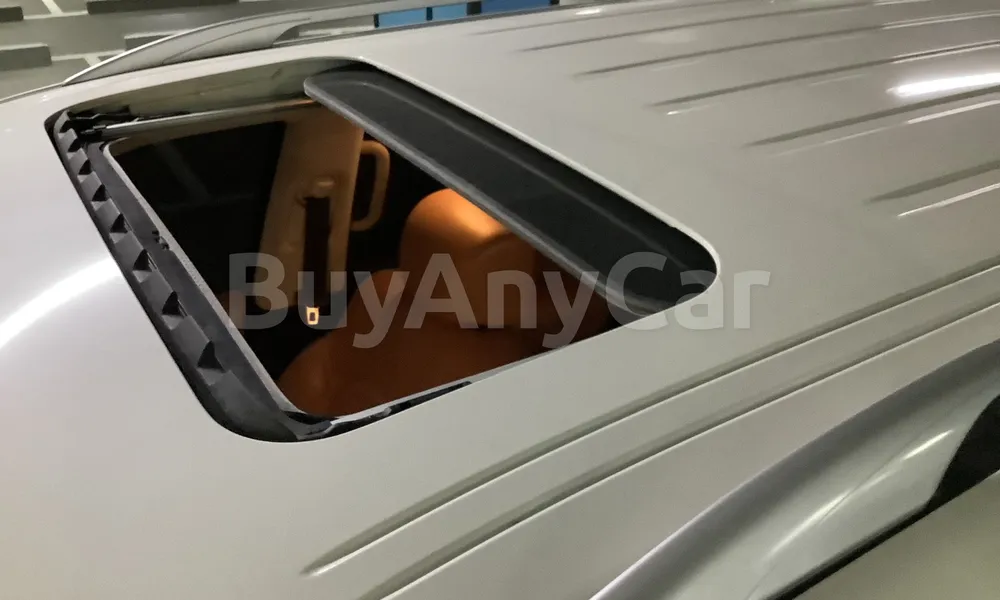 Vehicle photo 5