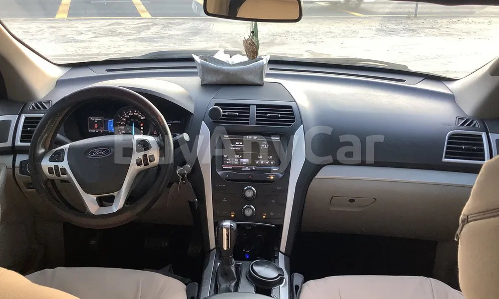 Vehicle photo 8