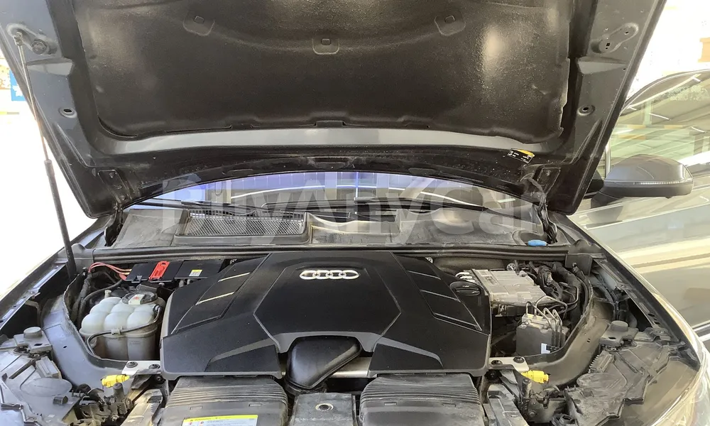 Vehicle photo 6
