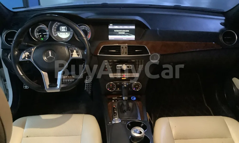 Vehicle photo 8