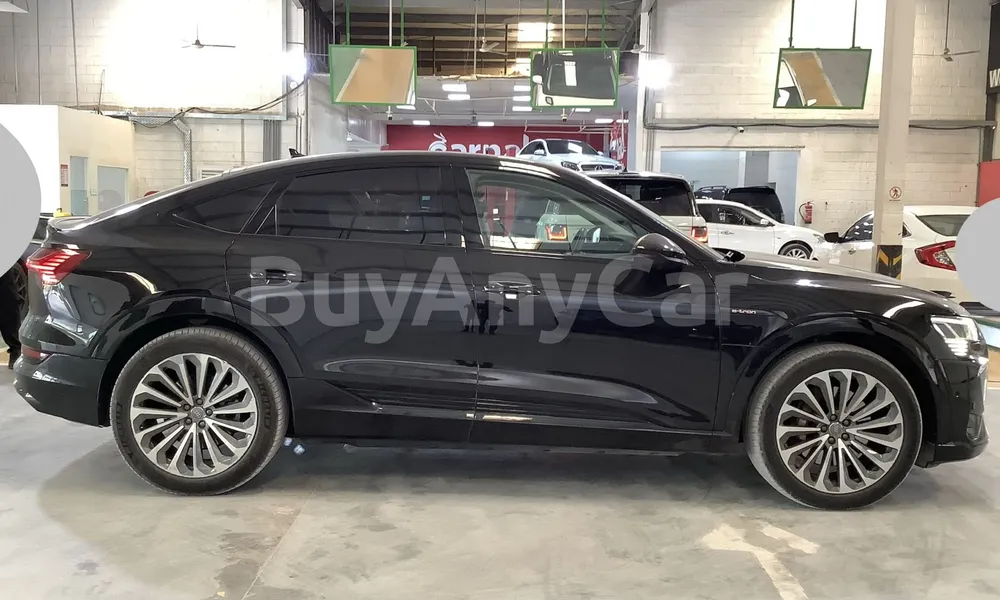Vehicle photo 3
