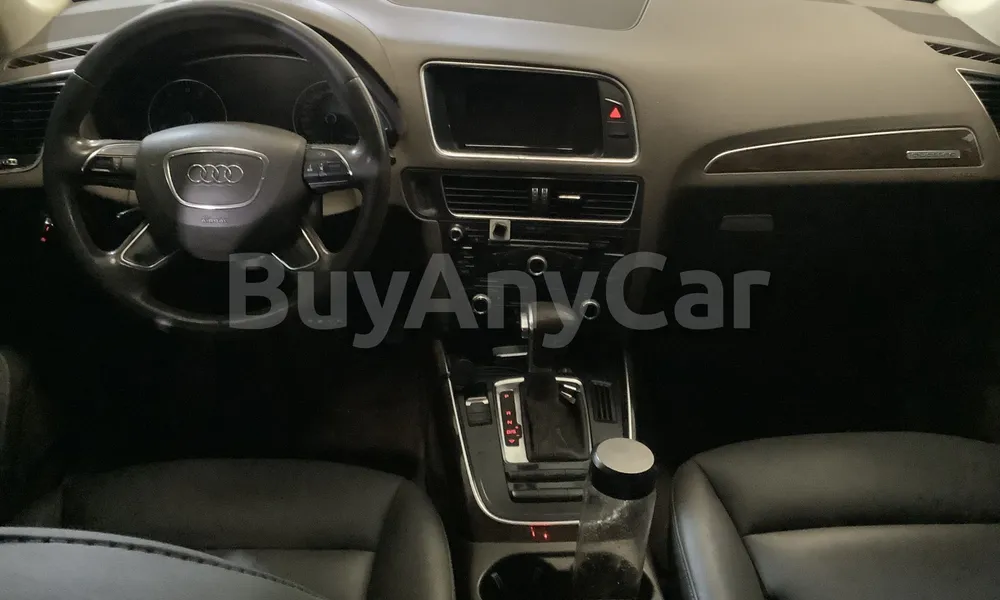 Vehicle photo 8