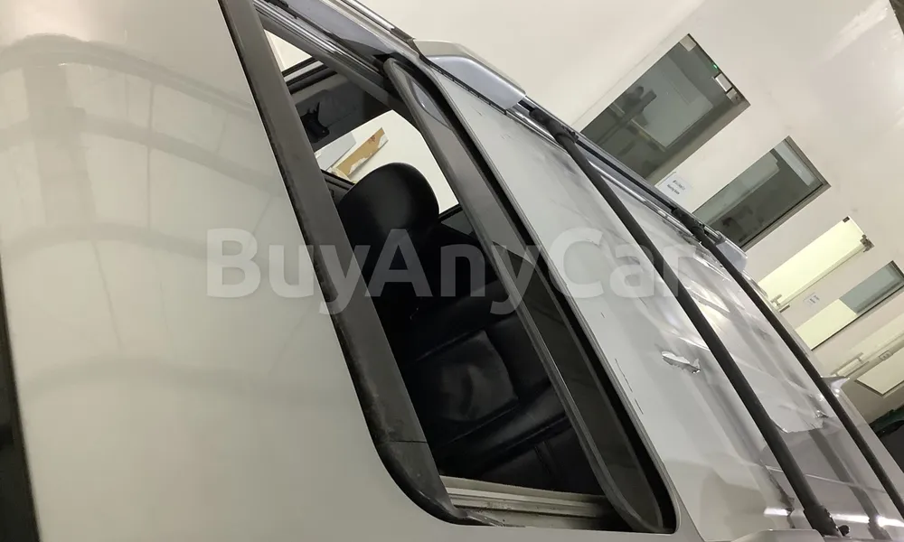 Vehicle photo 5