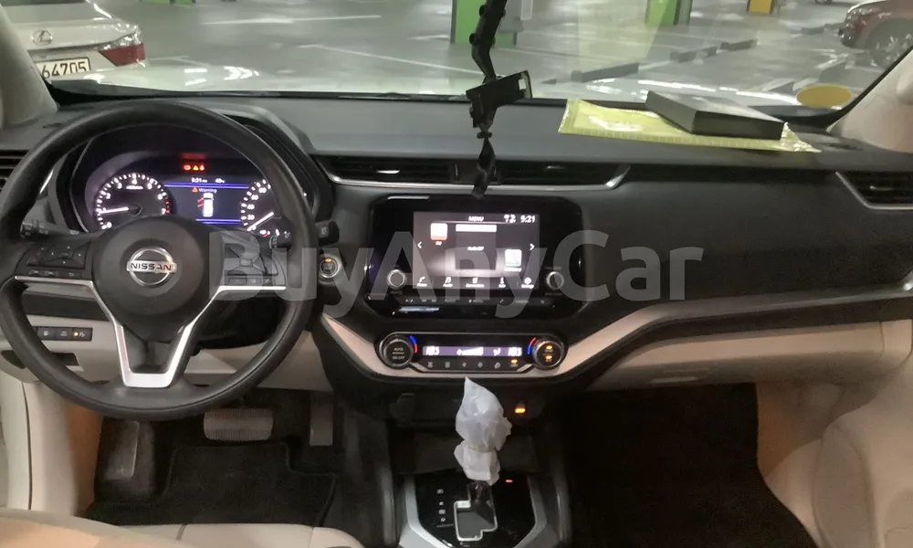 Vehicle photo 7