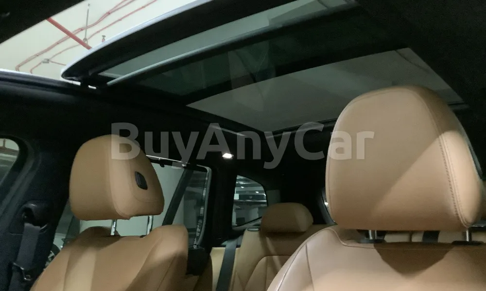 Vehicle photo 9