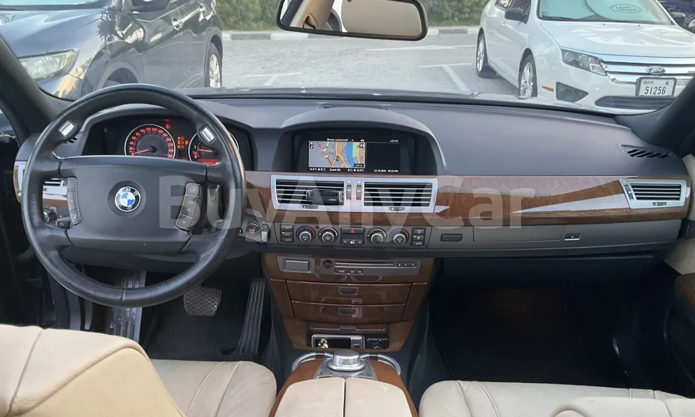 Vehicle photo 8
