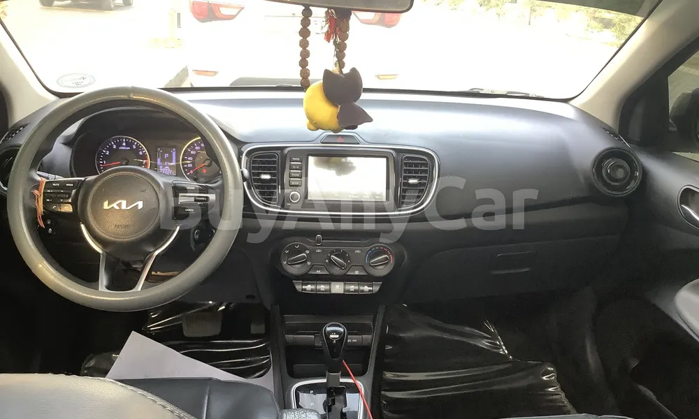Vehicle photo 7