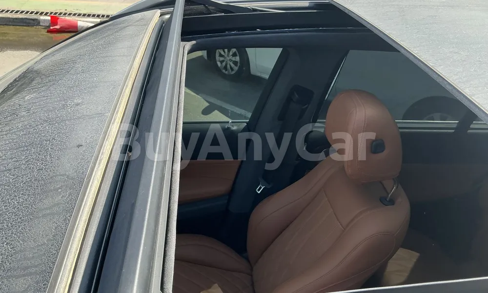 Vehicle photo 5