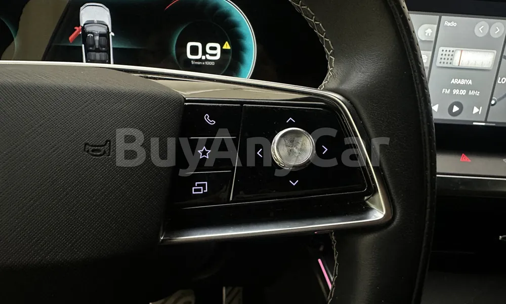 Vehicle photo 14