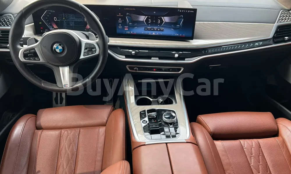 Vehicle photo 8