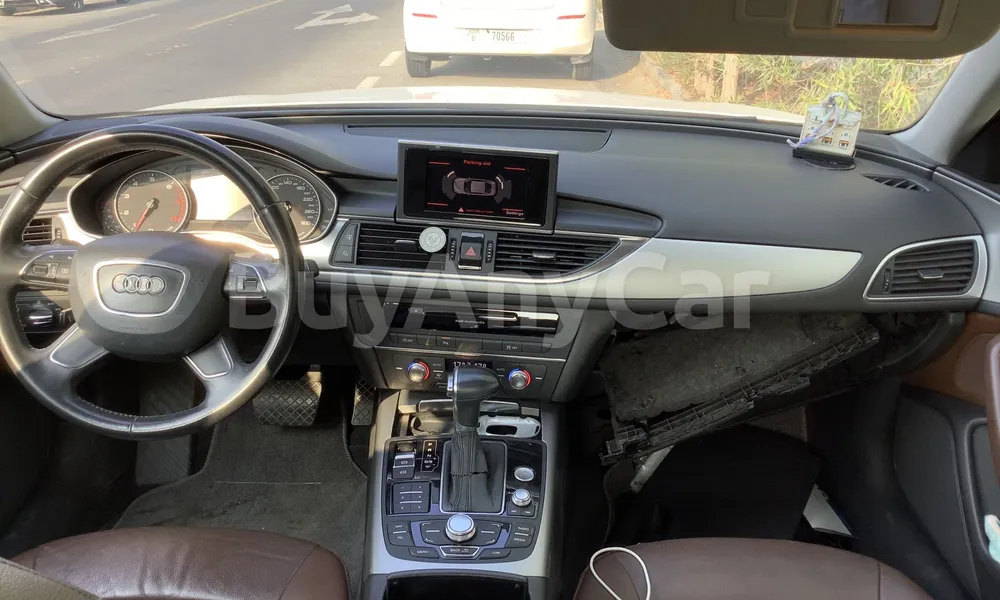 Vehicle photo 8