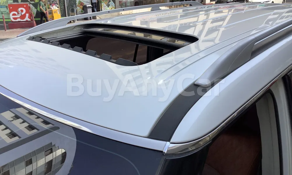 Vehicle photo 5