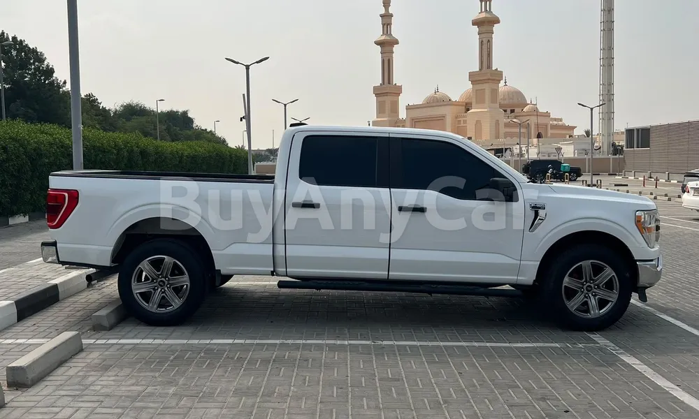 Vehicle photo 3