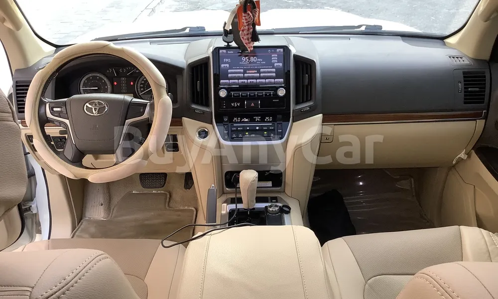 Vehicle photo 8