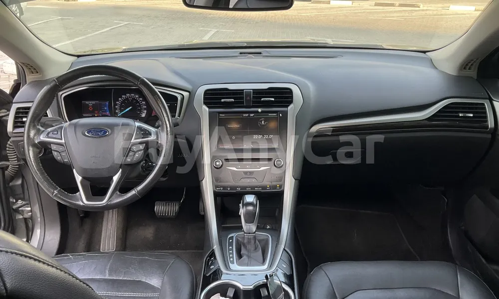 Vehicle photo 8
