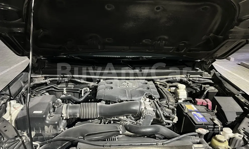 Vehicle photo 6