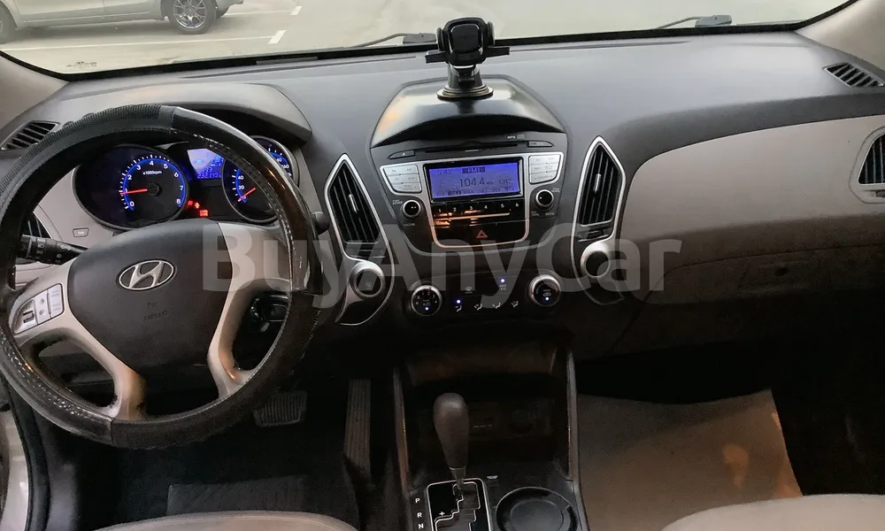 Vehicle photo 9