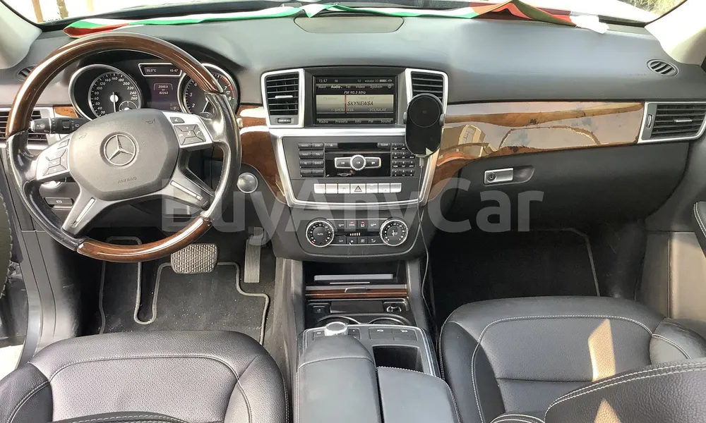 Vehicle photo 8