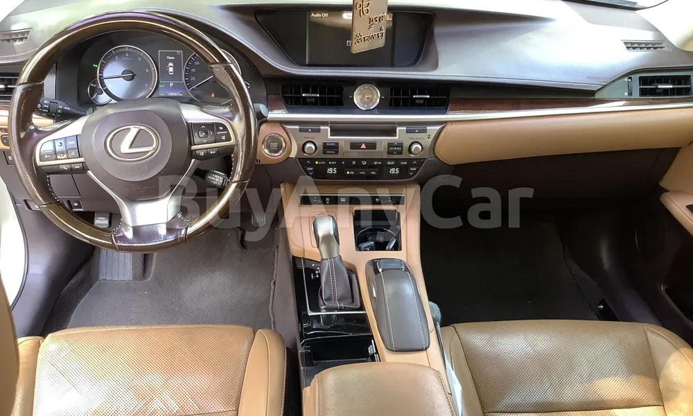 Vehicle photo 8