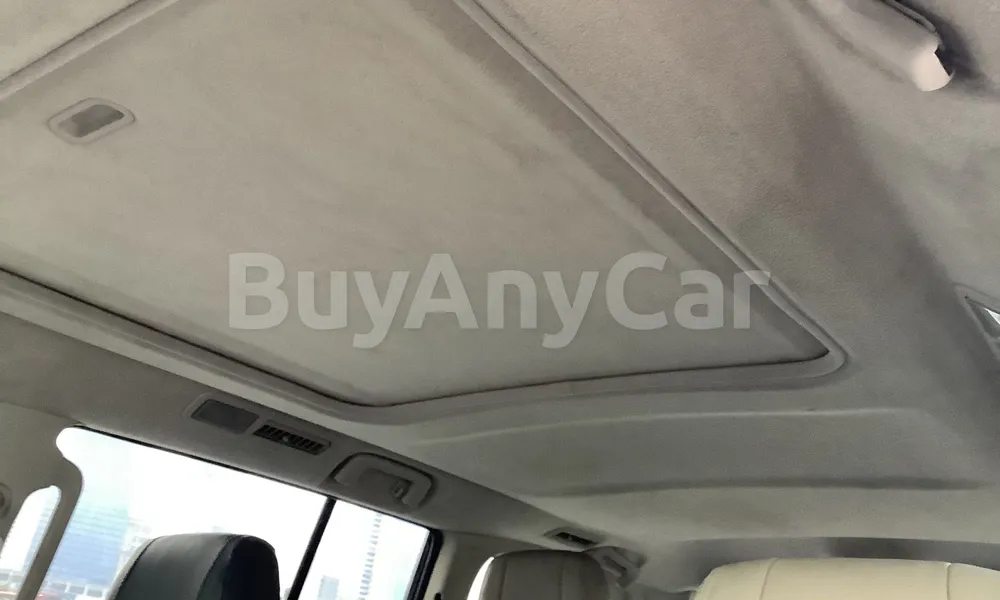 Vehicle photo 8