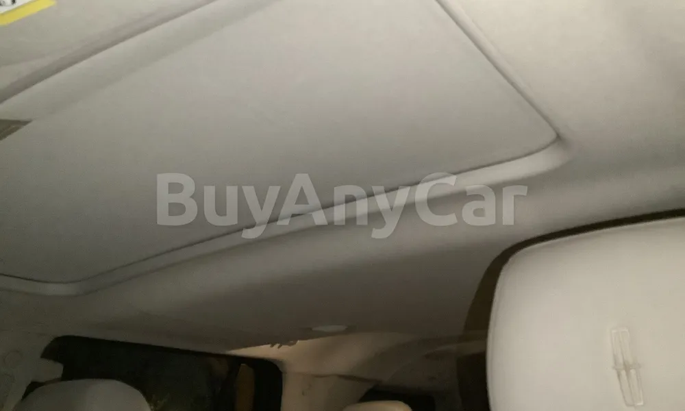 Vehicle photo 9