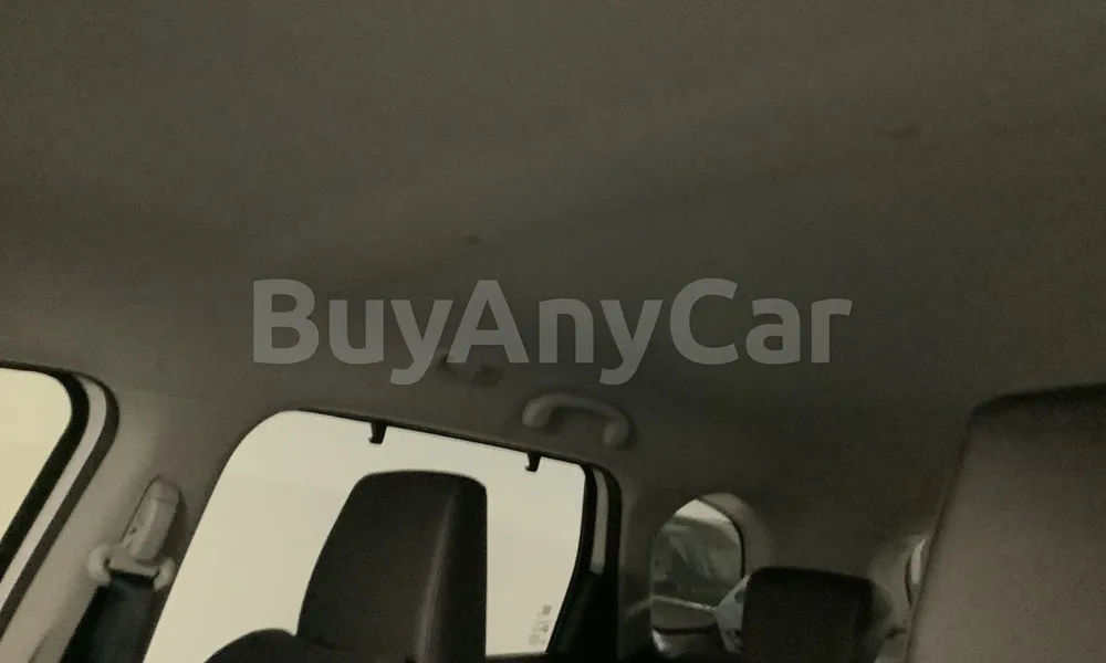 Vehicle photo 9