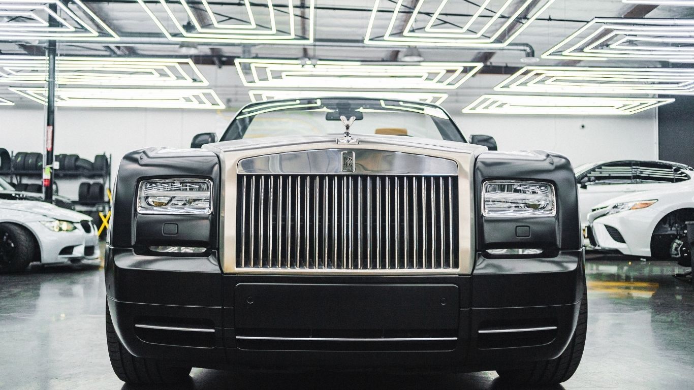 The Future of Pre-Owned Luxury Cars in India: A Look at Some Latest Technologies and Designs