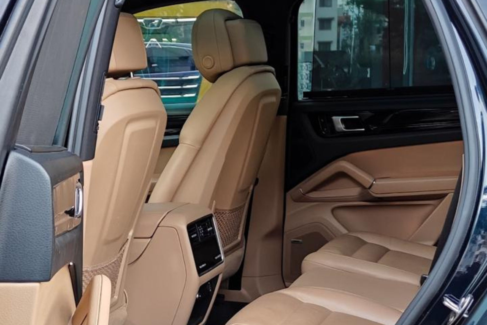 Porsche Cayenne Platinum Edition 