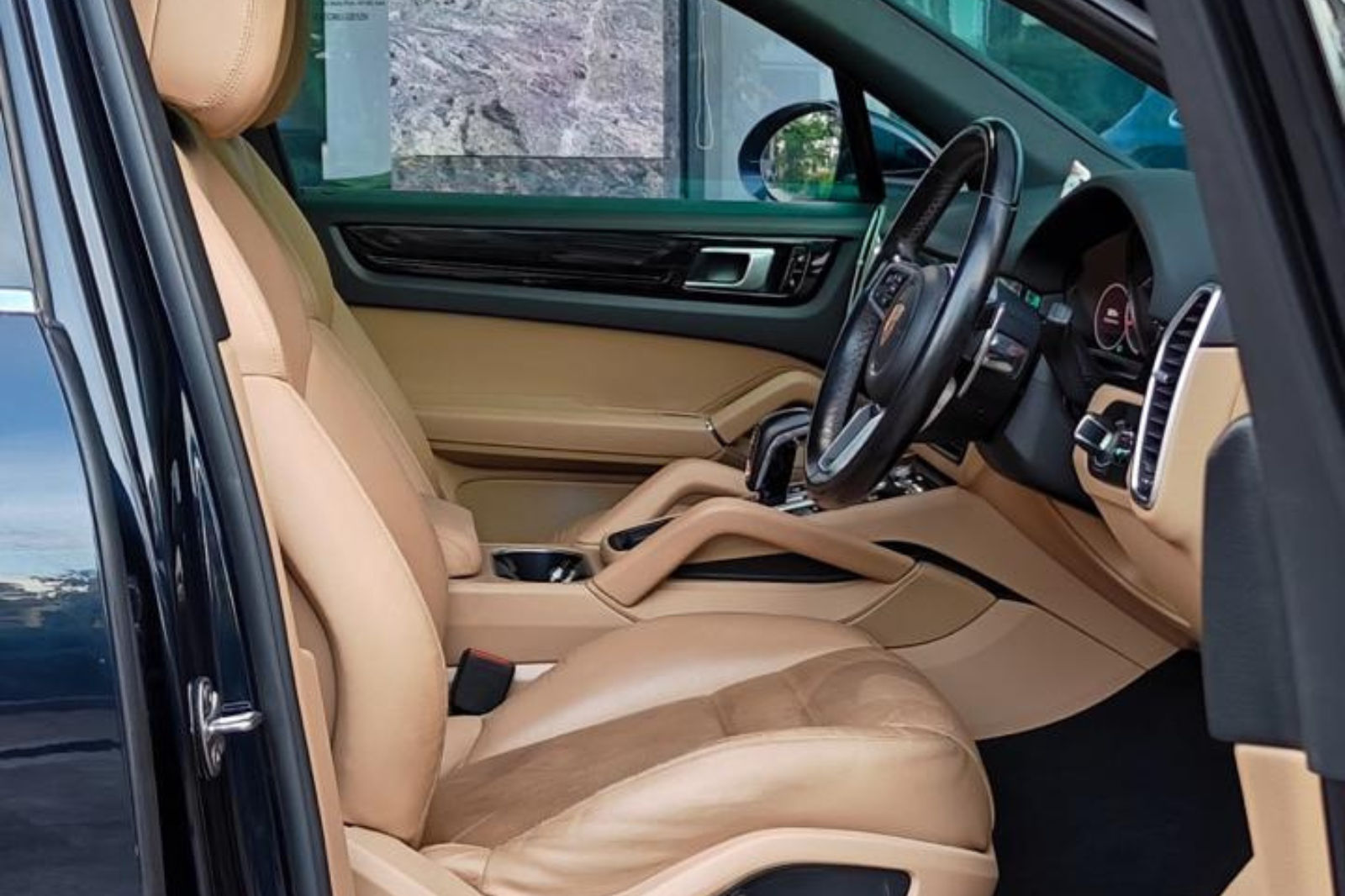 Porsche Cayenne Platinum Edition 
